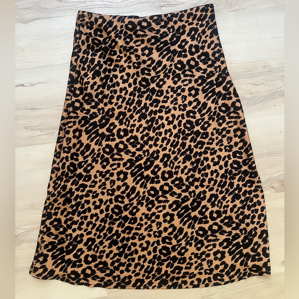 Leopard print midi skirt